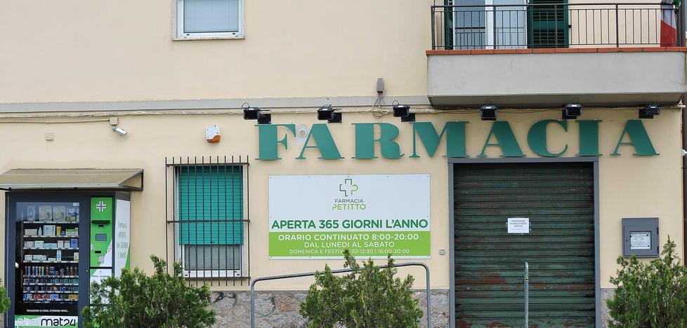 Un dipendente della farmacia positivo 