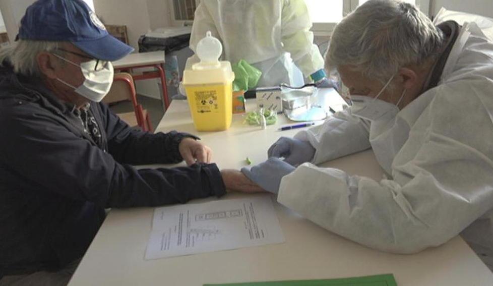 Gigliesi in fila per il test «La nostra resistenza, miglior biglietto da visita» 