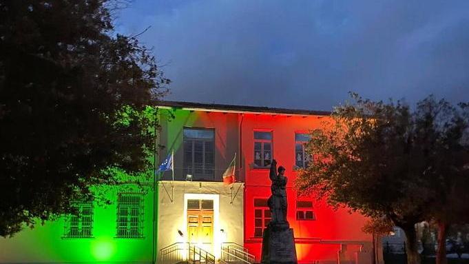 Il tricolore accende le scuole senza lezioni