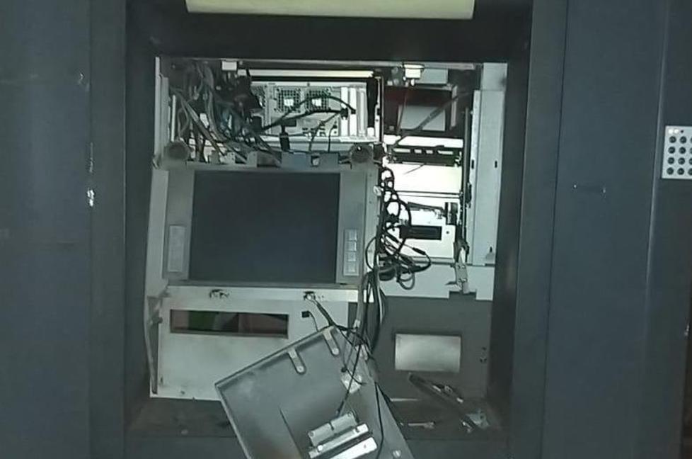 Il bancomat danneggiato