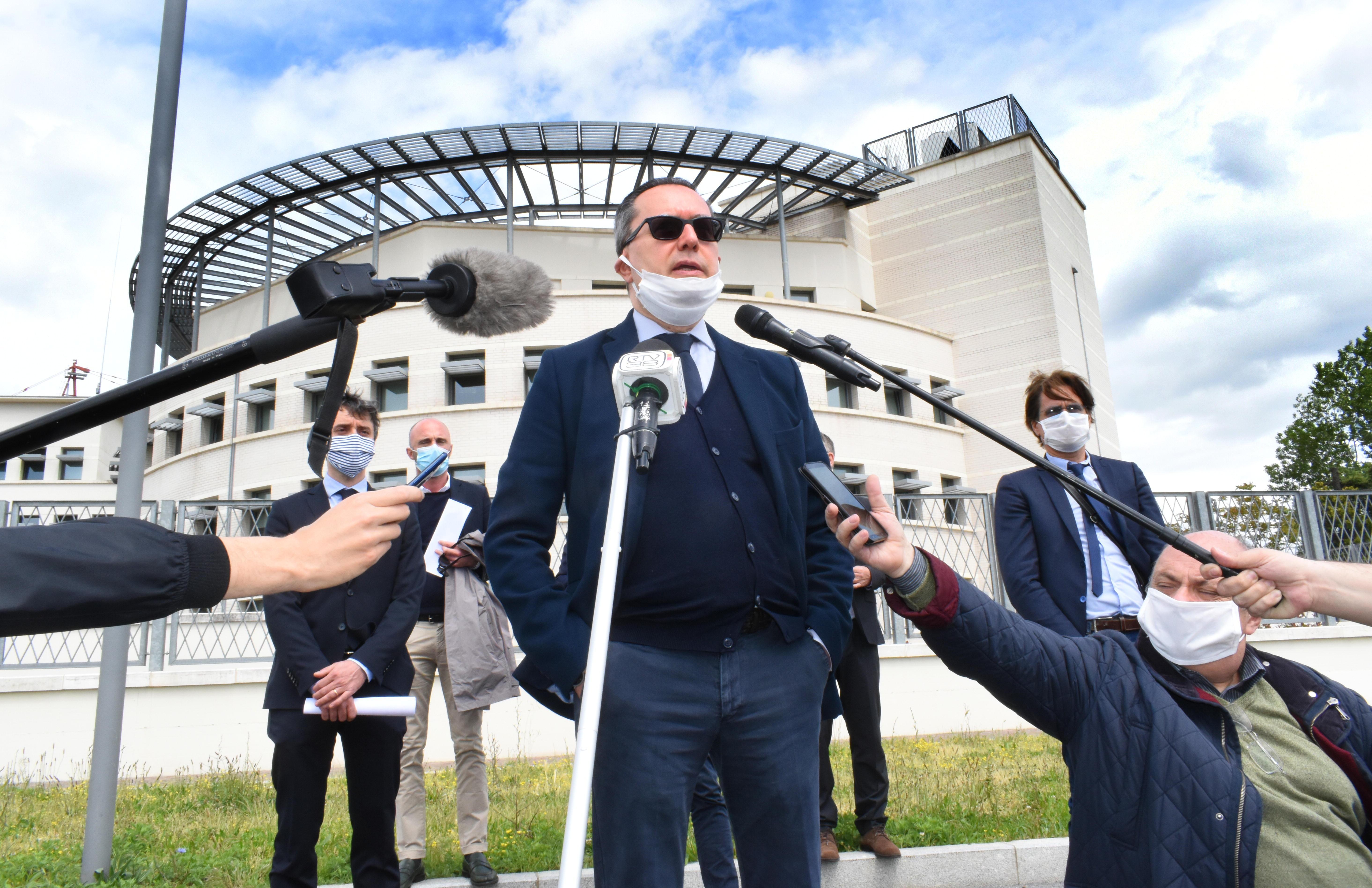 Stefano Morandi insieme agli altri rappresentanti delle categorie nell'incontro con i giornalisti al termine della visita in prefettura