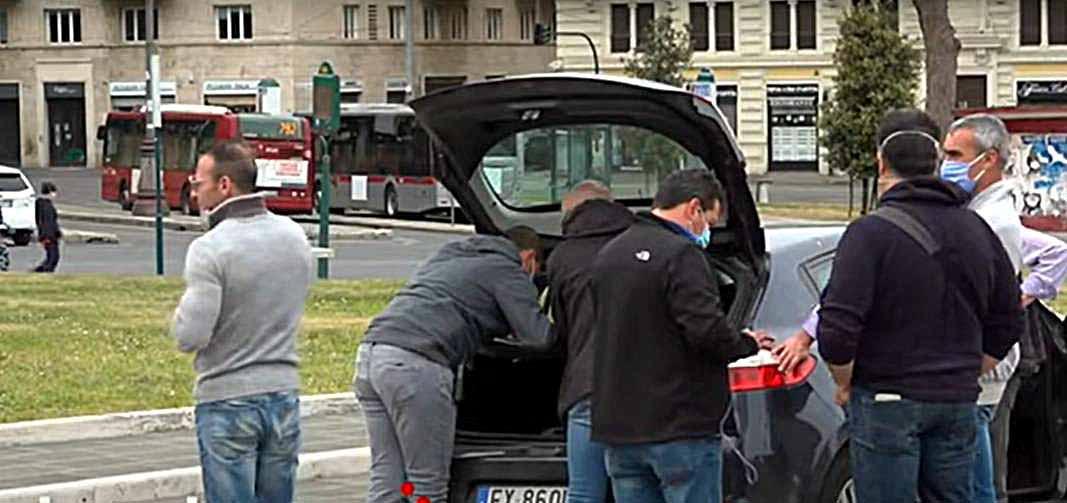 I manifestanti controllati dalla polizia a Roma