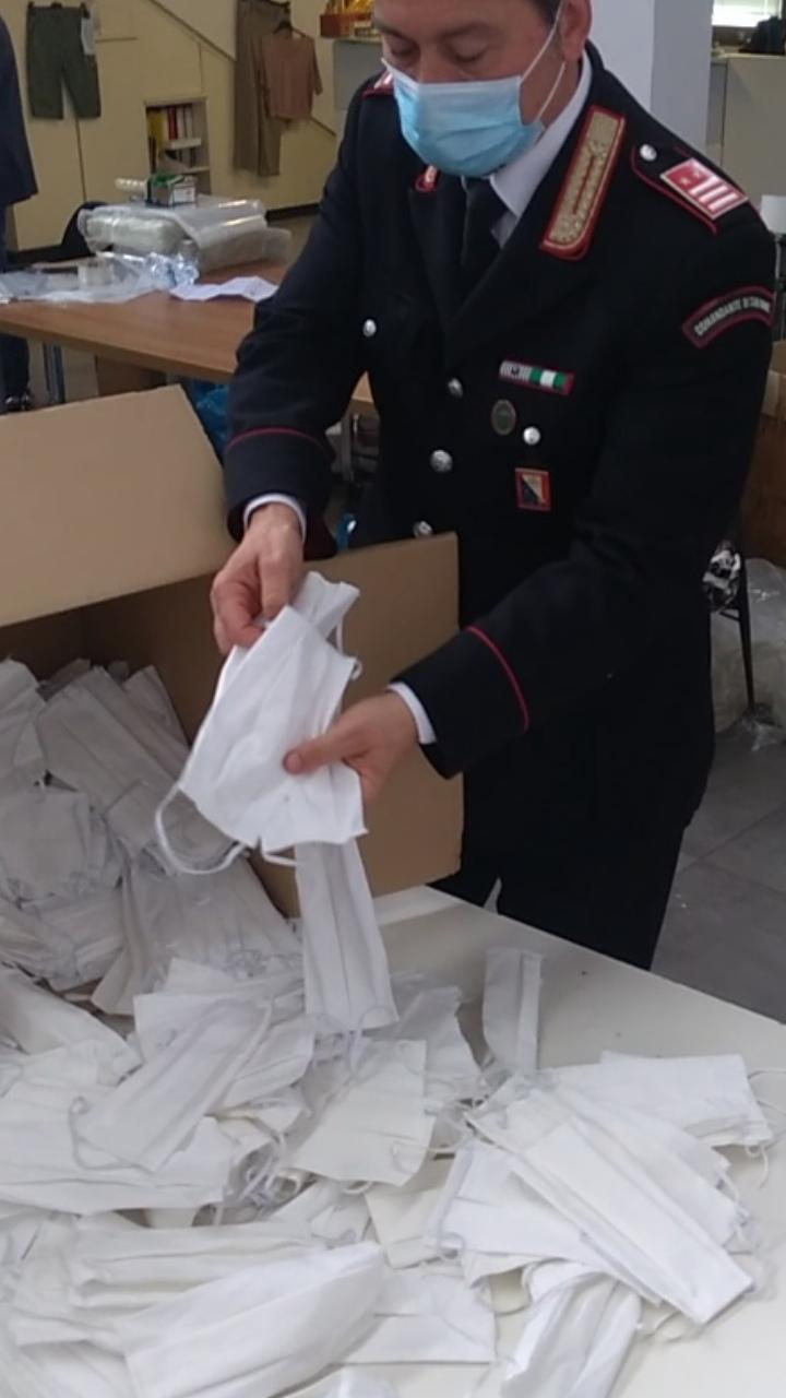 Le mascherine sequestrate nel Macrolotto