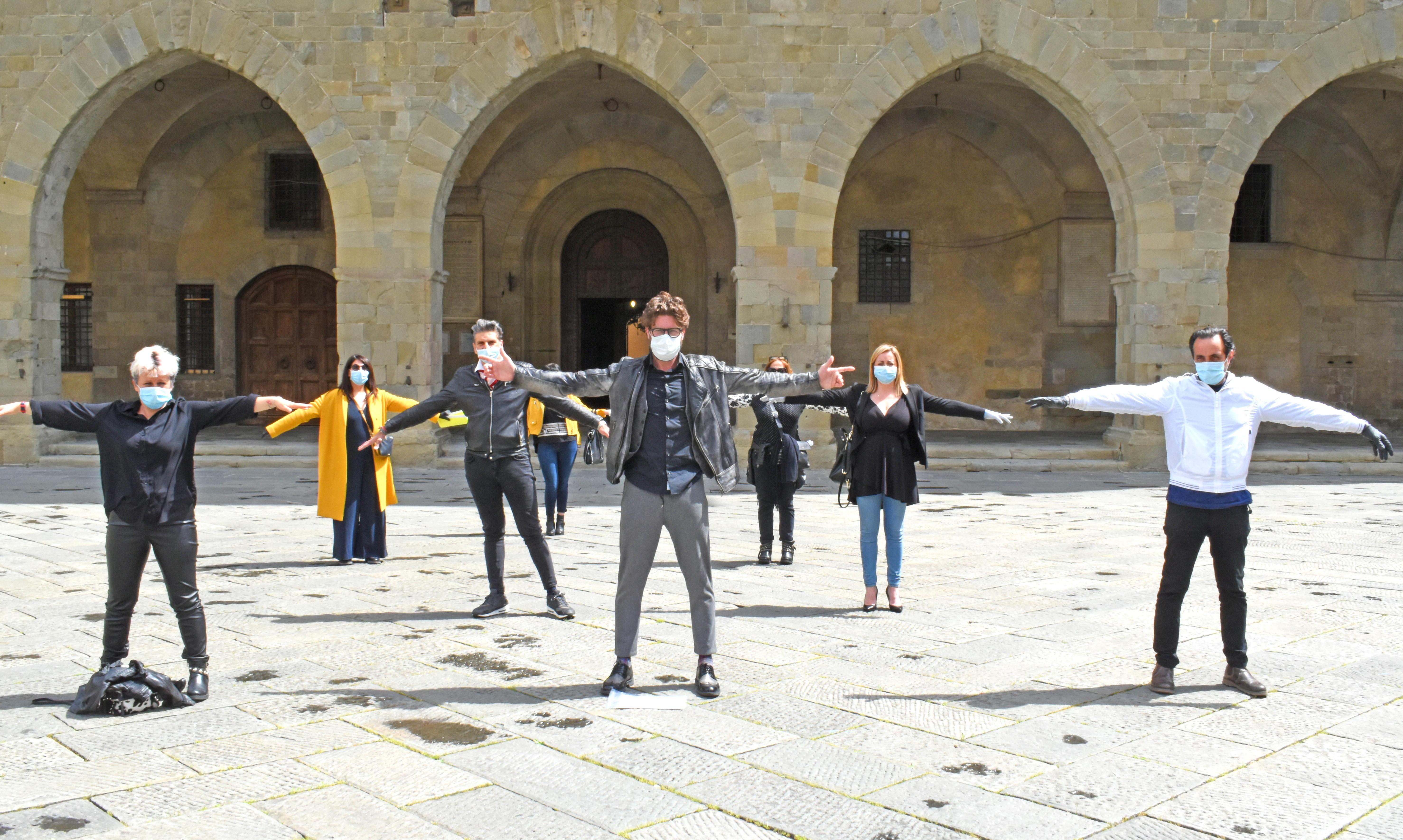 La protesta di parrucchieri ed estetisti in piazza del Duomo