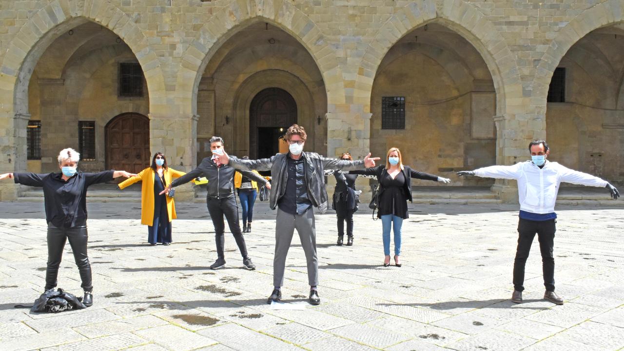 La protesta di parrucchieri ed estetisti in piazza del Duomo