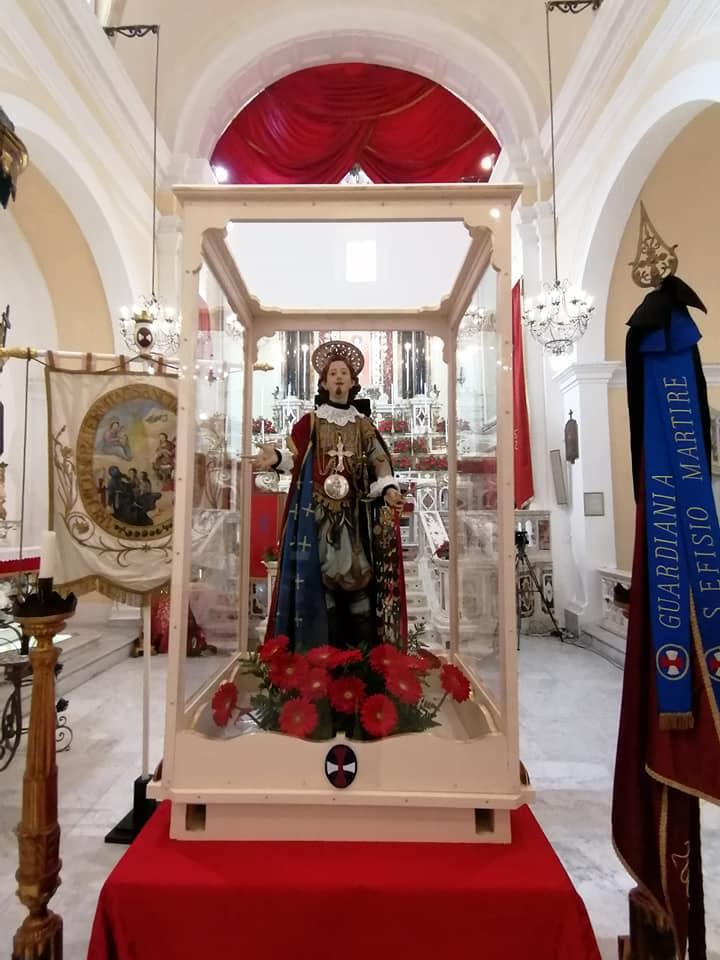 Il Santo nella teca preparata per l'occasione
