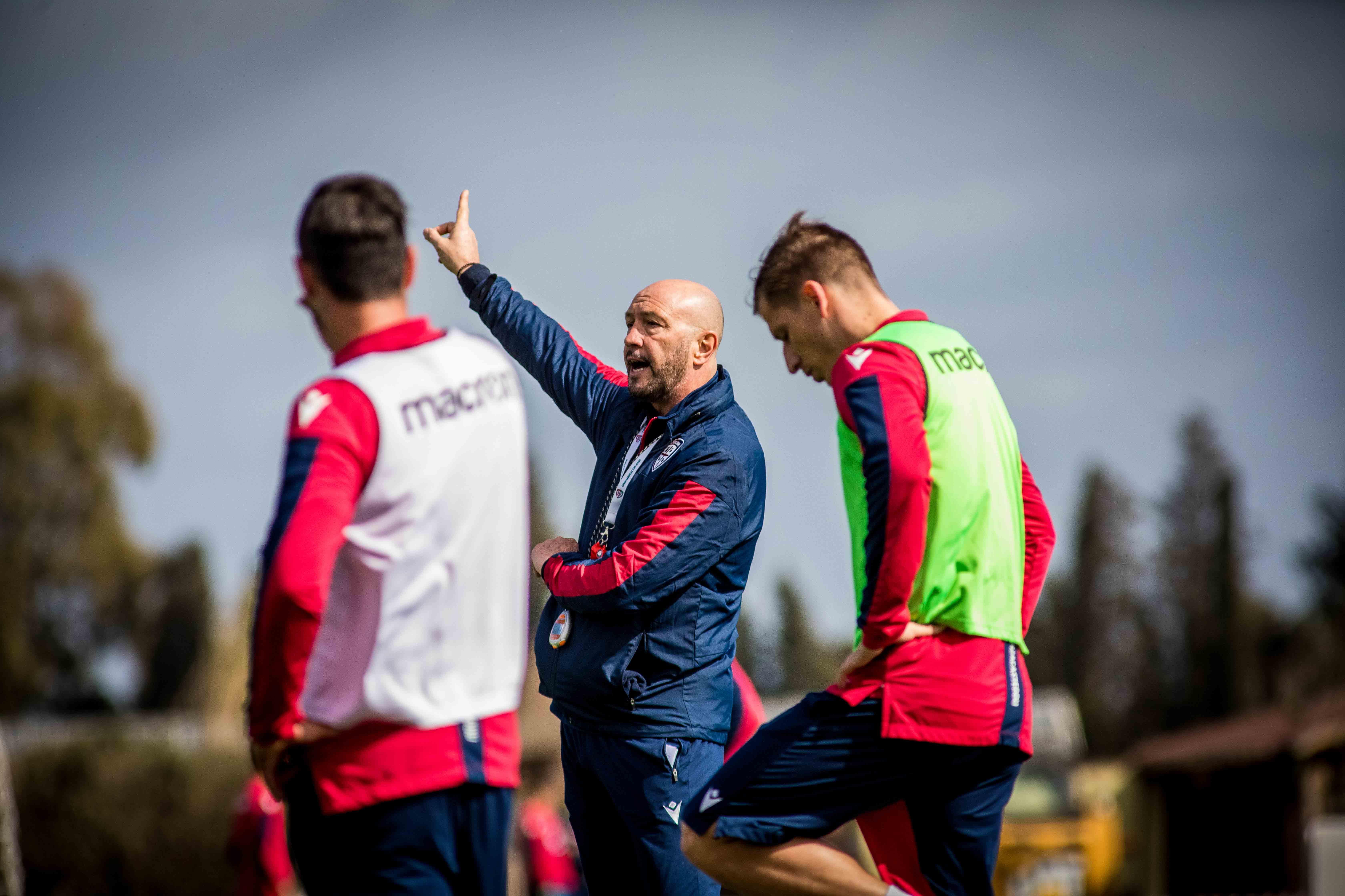 Zenga durante uno dei pochi allenamenti fatti ad Asseminello prima del blocco