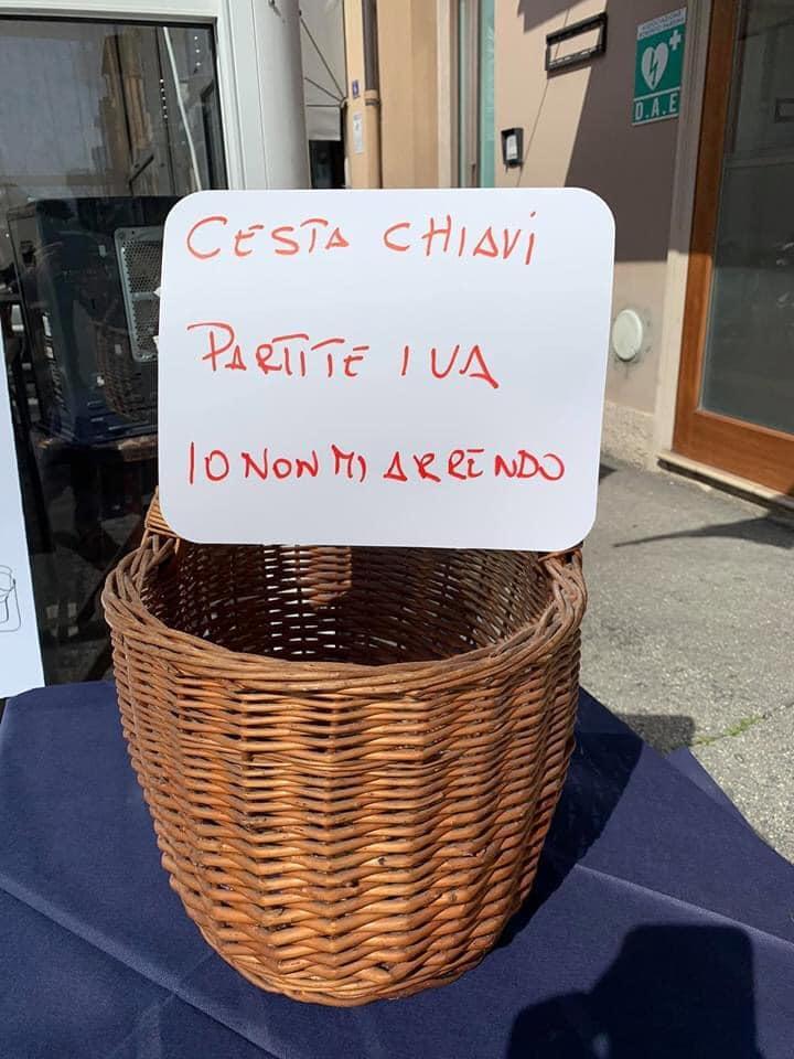 Bar, ristoranti, negozi e hotel di Viareggio e Camaiore consegnano le chiavi ai sindaci