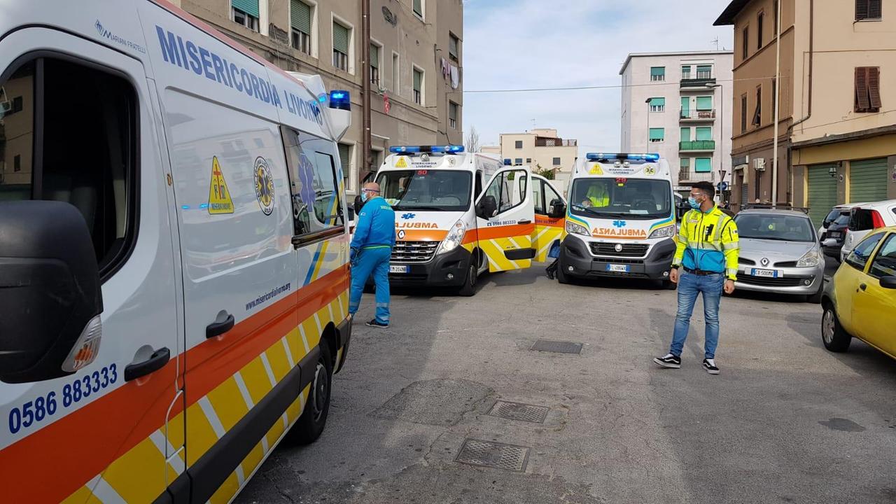 L'intervento delle ambulanze alla Guglia