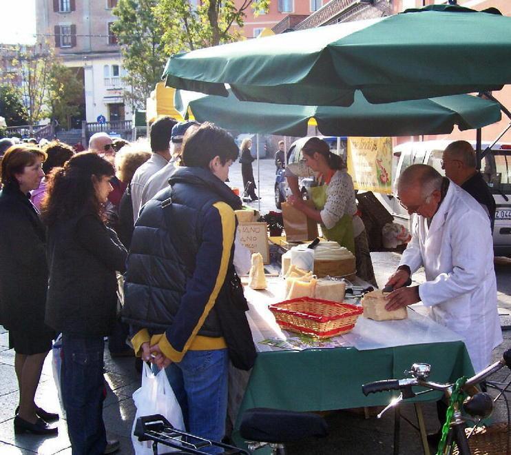 Parchi, mercati, biblioteche e cimiteri: si parte in ordine sparso 