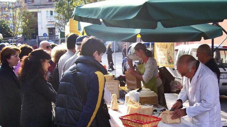 Parchi, mercati, biblioteche e cimiteri: si parte in ordine sparso