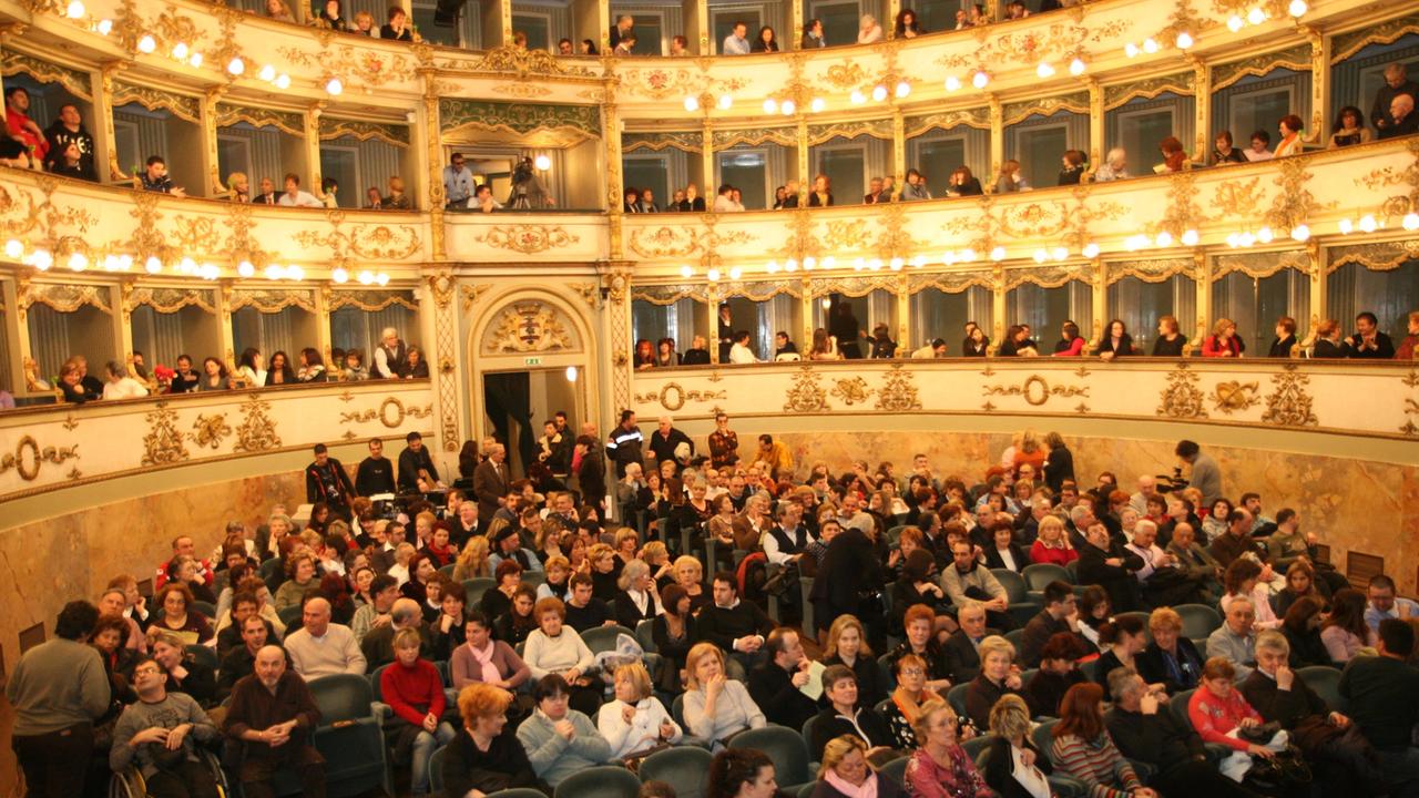 Gli abbonati al Teatro rinunciano ai rimborsi