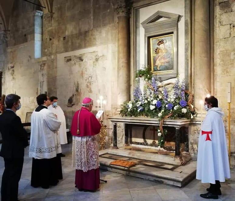 L’affidamento a Maria della diocesi di Massa Carrara Pontremoli, ma il volo limitato solo a Carrara 