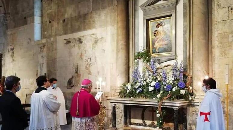 L’affidamento a Maria della diocesi di Massa Carrara Pontremoli, ma il volo limitato solo a Carrara