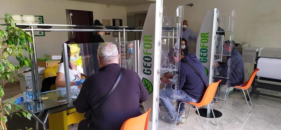 Un momento della firma dei contratti in Geofor