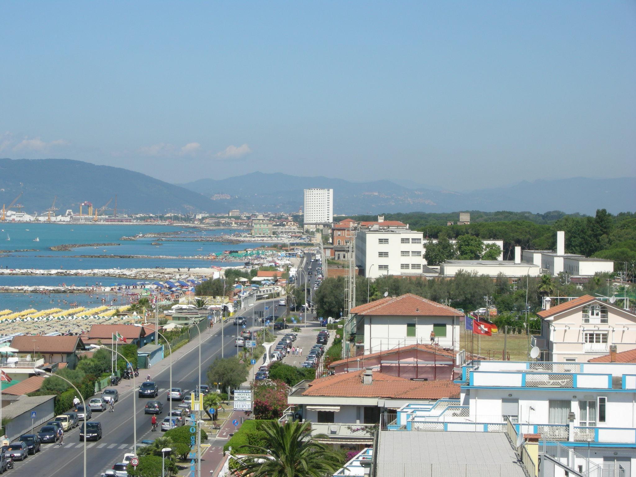 Il viale a mare a Marina di Massa