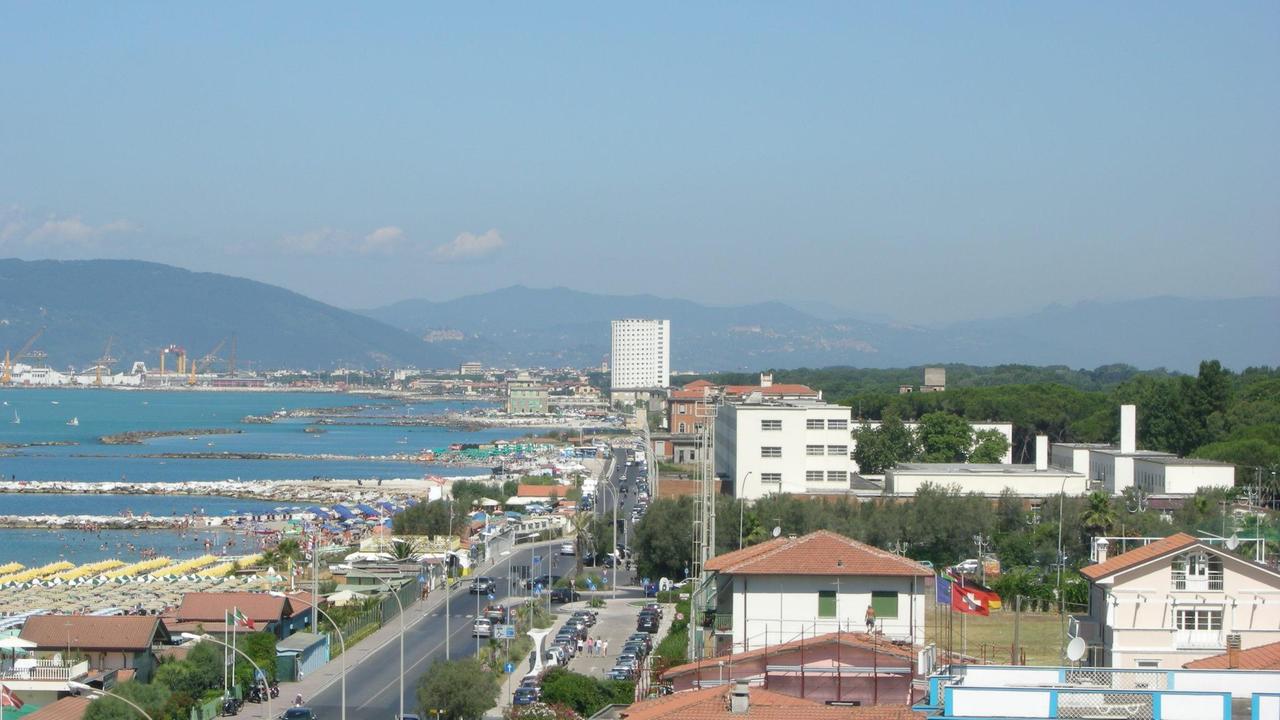 Il viale a mare a Marina di Massa