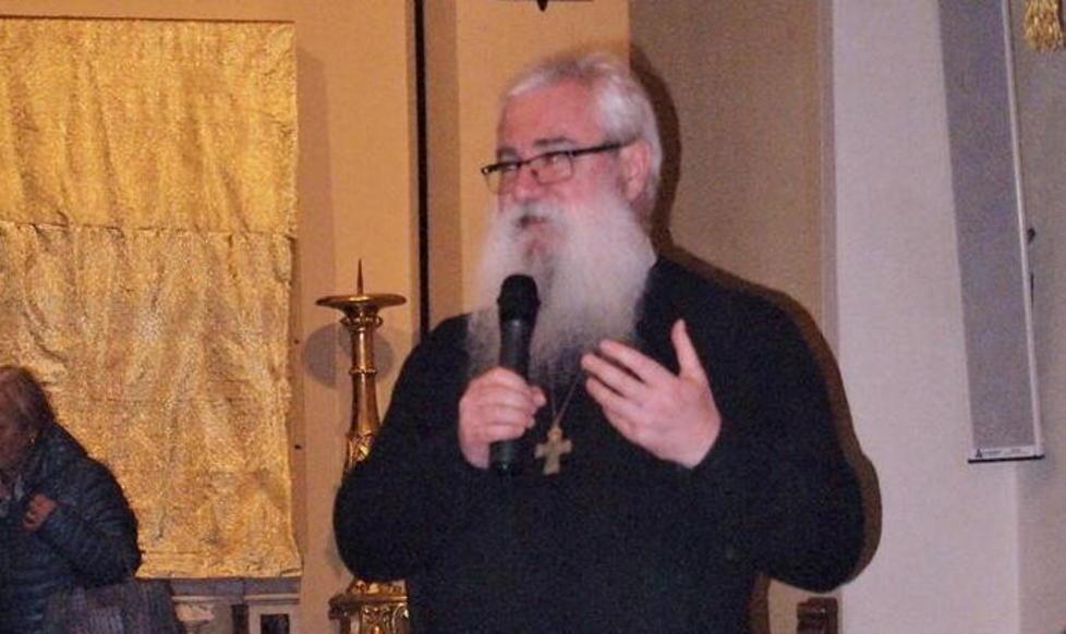 In 15 e con la mascherina così da domani si torna a celebrare i funerali