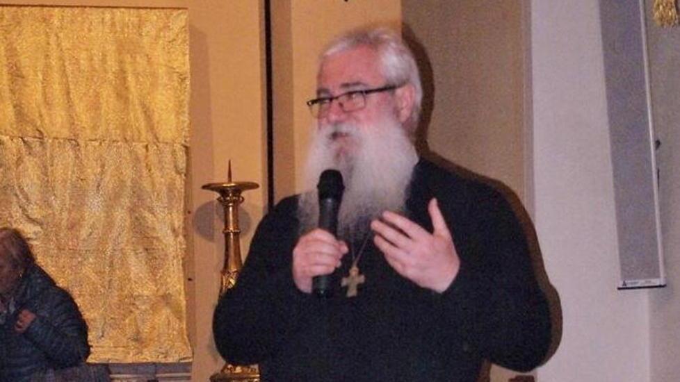 In 15 e con la mascherina così da domani si torna a celebrare i funerali