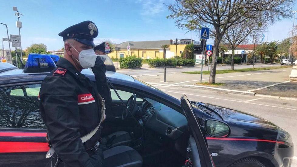 Gli ex tornano con violenza Due arresti dei carabinieri