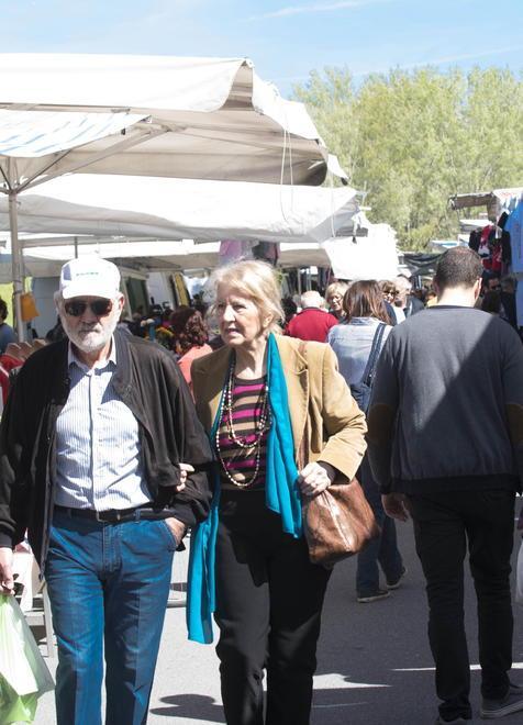 Via ai mercati, ma solo i banchi dell’alimentari 