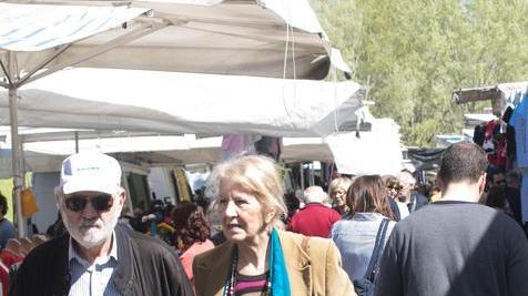 Via ai mercati, ma solo i banchi dell’alimentari
