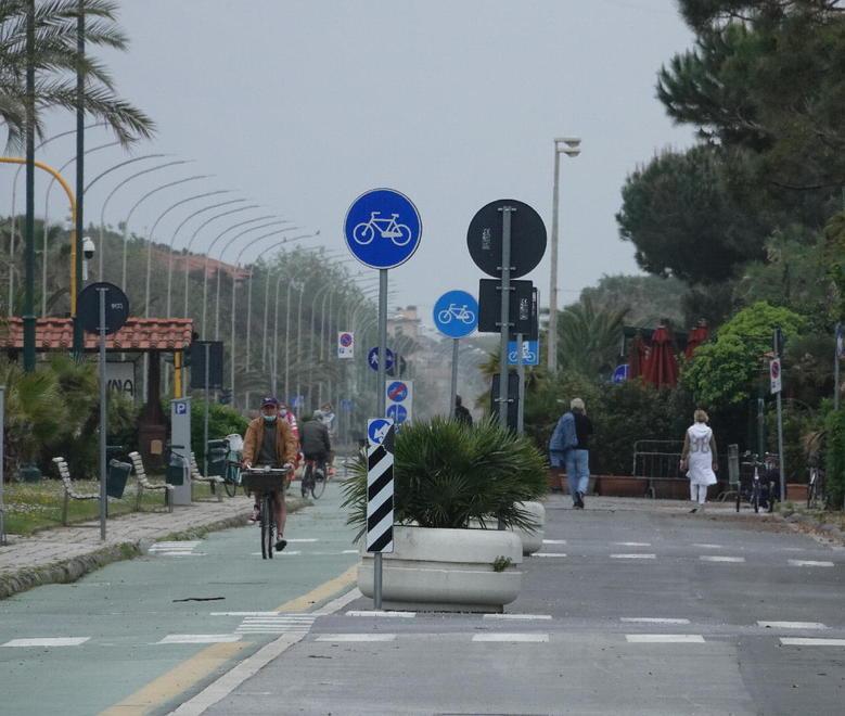 Primo maggio: prove di libertà per i versiliesi A Viareggio è polemica sugli assembramenti