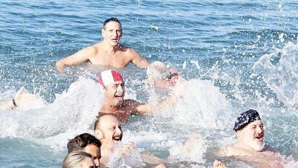 Tuffo e nuotata sì surf e gite in barca (per adesso) no