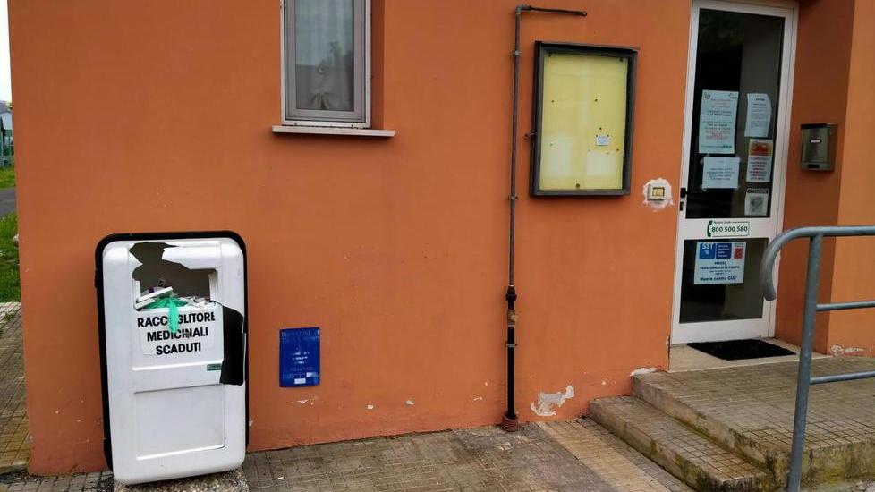 Vandali al campo sportivo La condanna e l’annuncio «Avanti con i lavori»