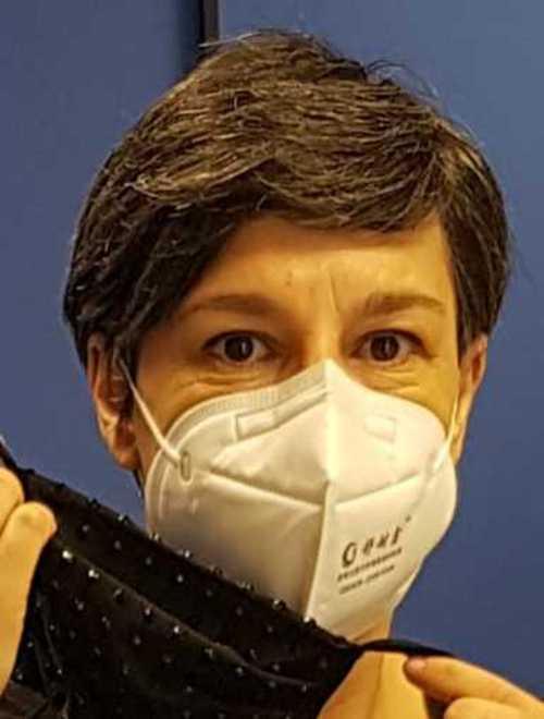 «Una ragazza mi ha donato la sua mascherina gioiello»