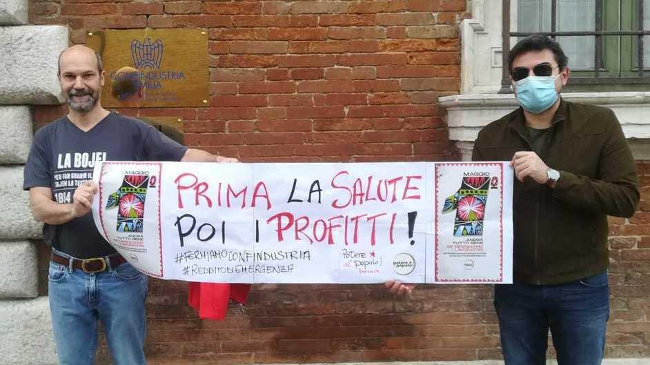 Flash mob da Confindustria