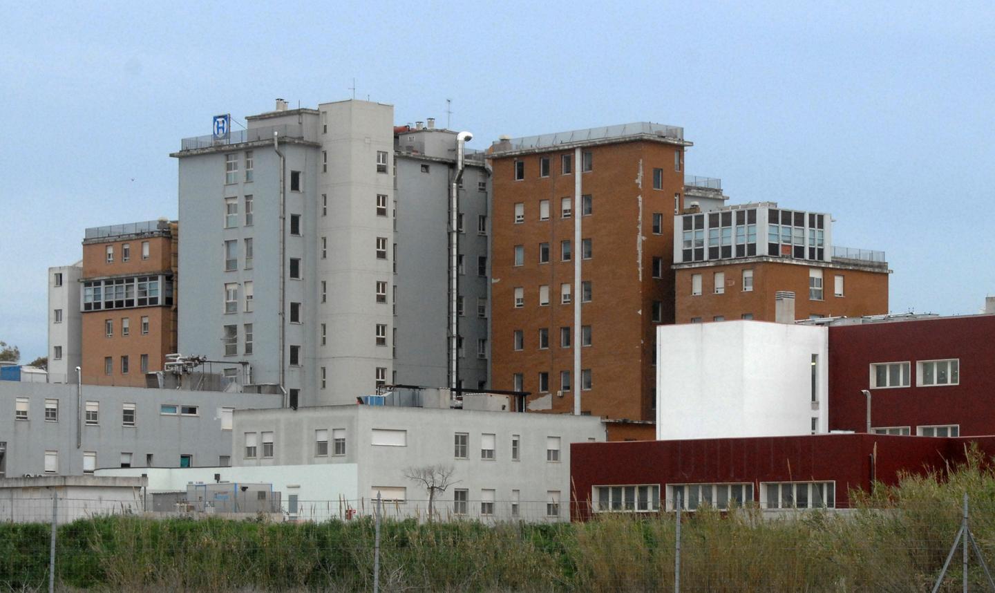Il sindacato: «Medici spostati come pedine e reparti sguarniti»