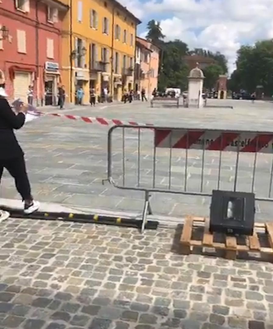Castelfranco. Commercianti in piazza: «Fateci lavorare» 