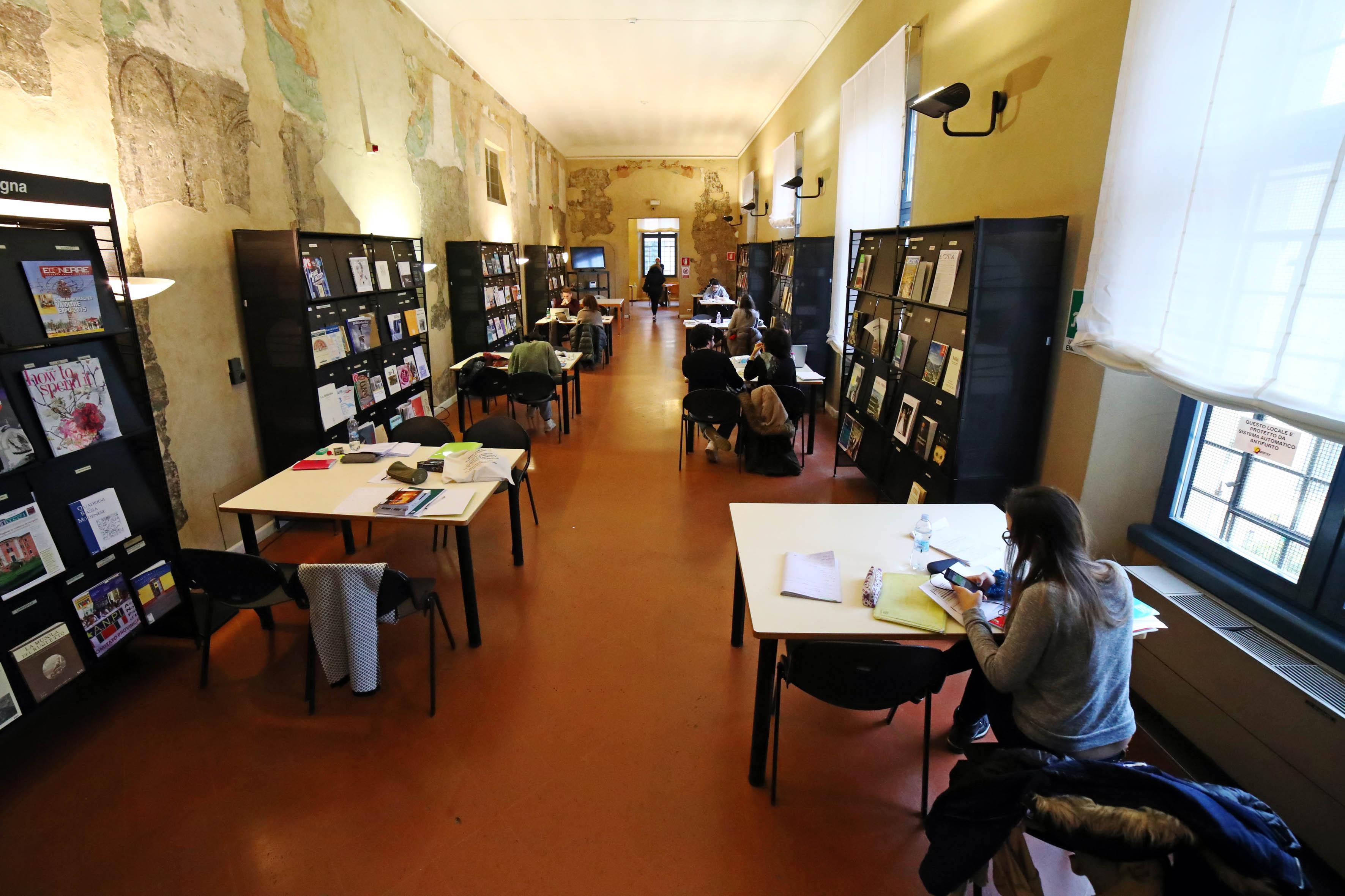 Biblioteche ancora chiuse, a Ferrara ripartenza lenta 