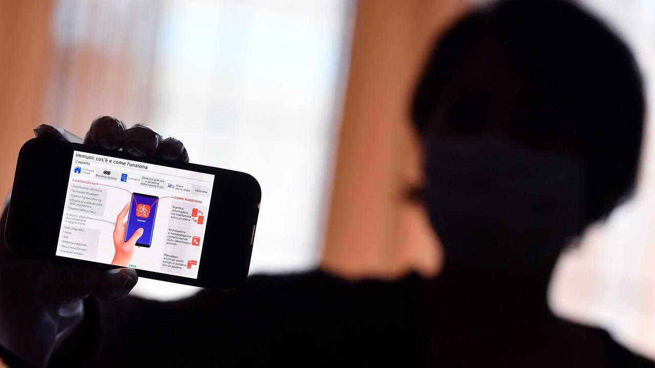 Uno dei tanti modelli di app ipotizzati per gestire i contagi da Covid-19