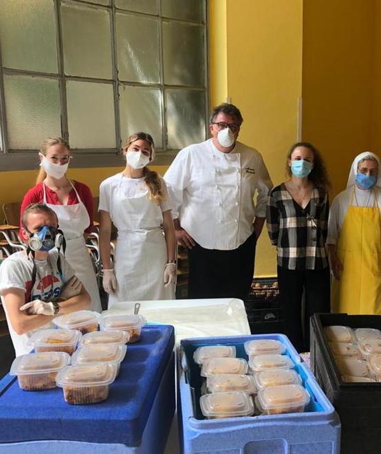 La consegna dei pasti alla Caritas avvenuta domenica 3 maggio