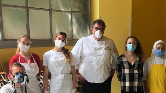 La consegna dei pasti alla Caritas avvenuta domenica 3 maggio