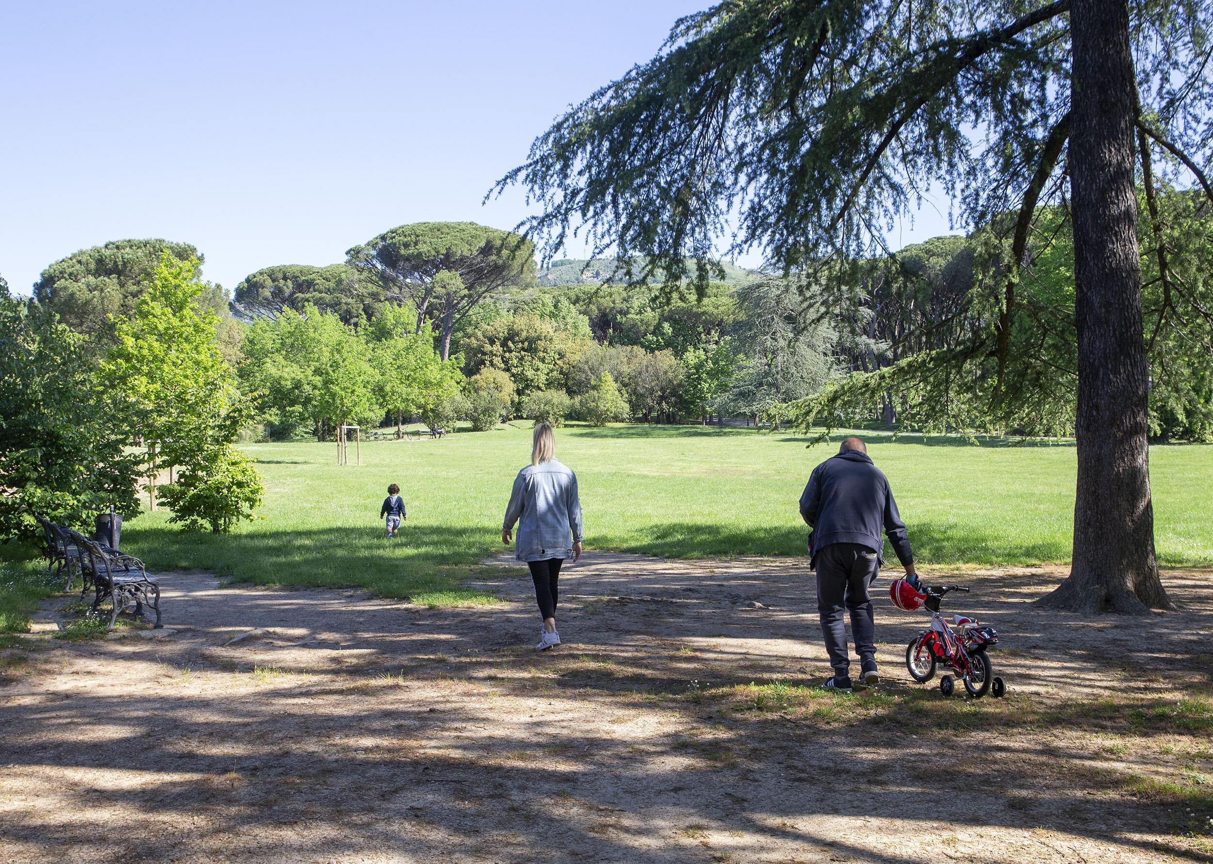 Immagini del primo giorno a passeggio in pineta a Montecatini dopo 49 giorni di chiusura (Fotoservizio Paolo Nucci)