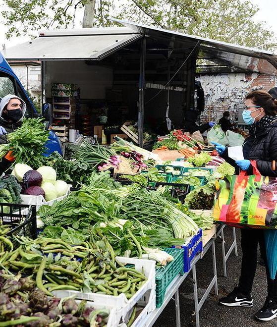 Il mercato alimentare resta in via Aldo Moro