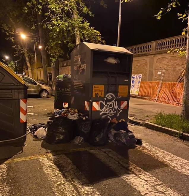 Scoperti e denunciati due ladri di abiti usati 