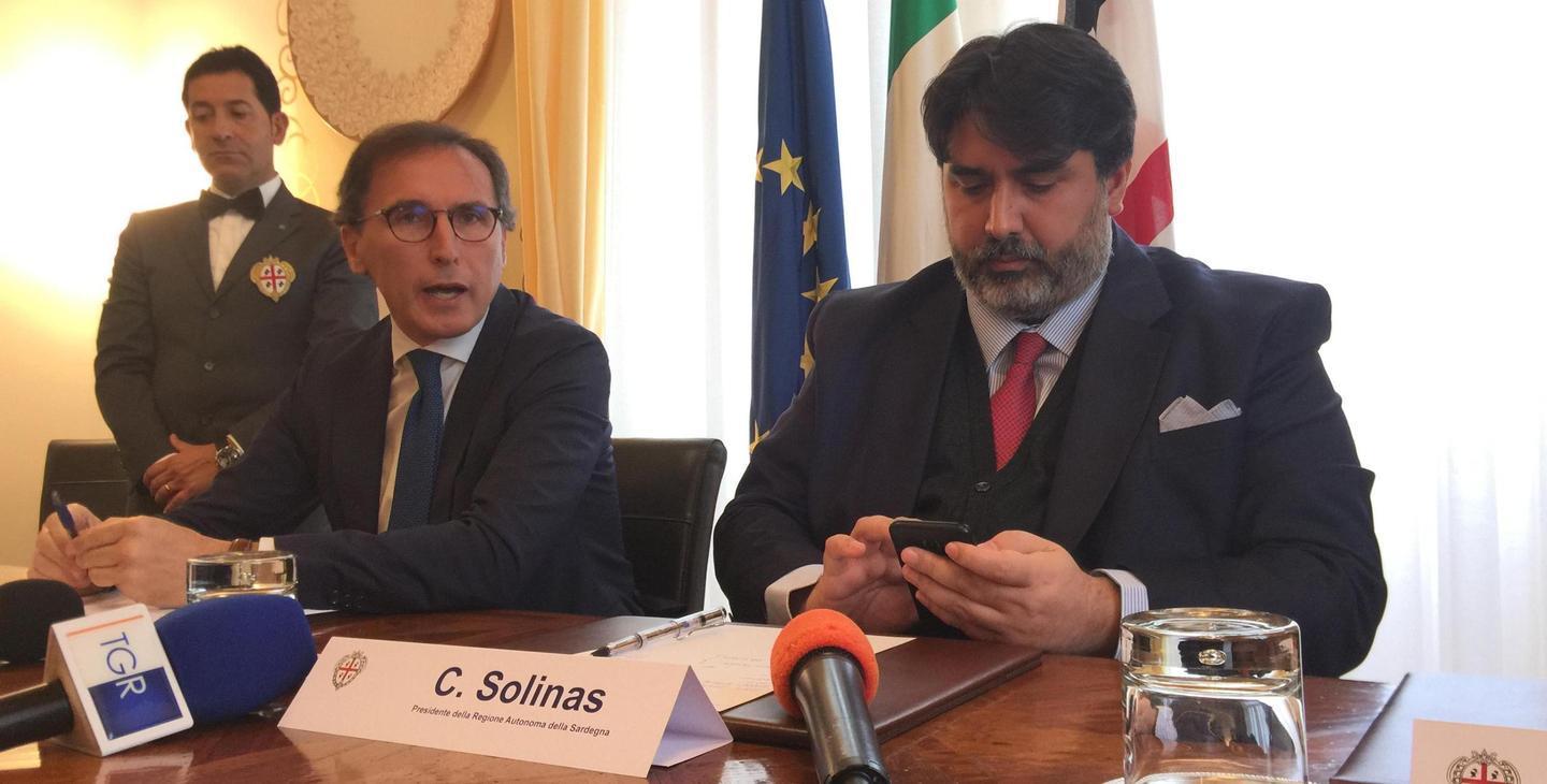 Il ministro Boccia e il governatore Solinas durante un incontro svoltosi a Cagliari