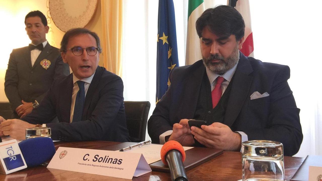 Il ministro Boccia e il governatore Solinas durante un incontro svoltosi a Cagliari