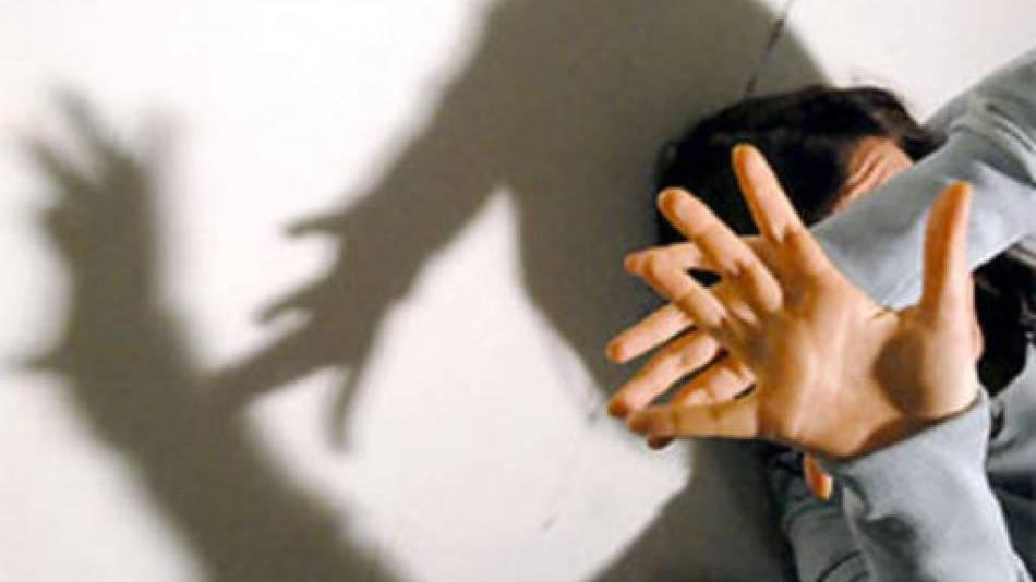Molesta e perseguita addetta del Centro Accoglienza: arrestato
