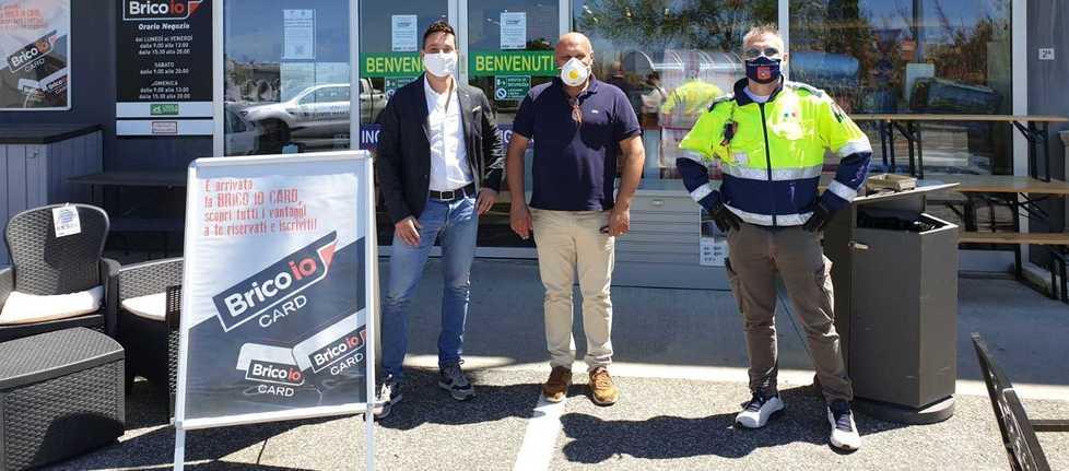 Da Brico Io tremila euro in super-maschere al Comune di Cecina: «Proteggiamo l’ospedale e le forze dell’ordine» 