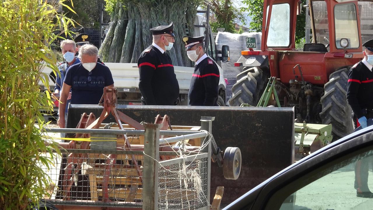 I carabinieri sul luogo della tragedia (Foto Gori)