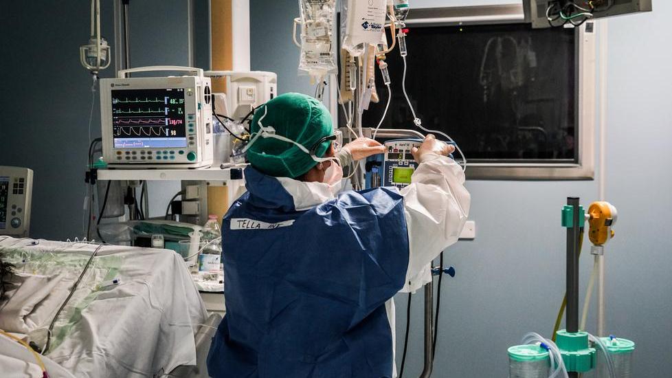 Sempre meno ricoverati per il contagio: al Versilia chiude uno dei due reparti Covid-19