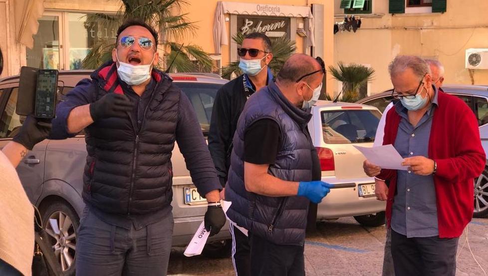La rabbia di ristoratori e baristi «Fateci aprire, non resistiamo» 