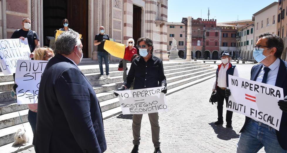 La rabbia di parrucchieri ed estetisti «Senza sostegni sarà sciopero fiscale» 