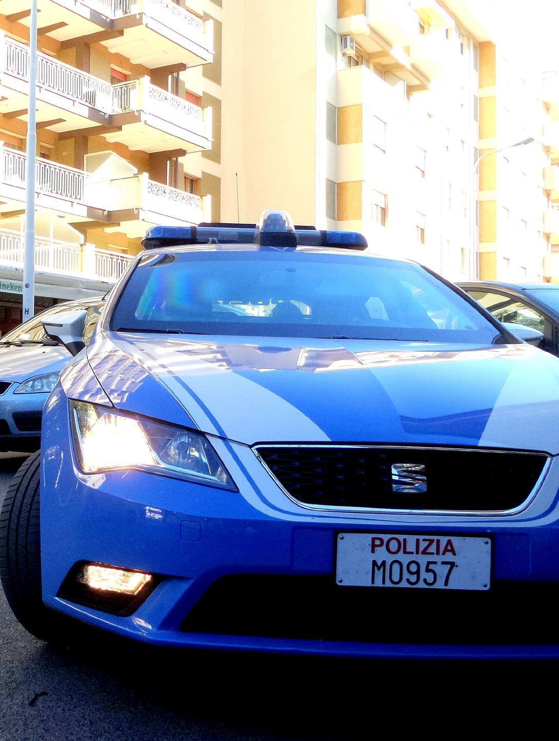 Ruba gioielli in una casa, arrestato 