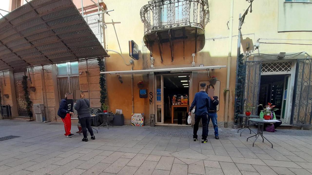 La città respira, strade di nuovo vive primi locali aperti